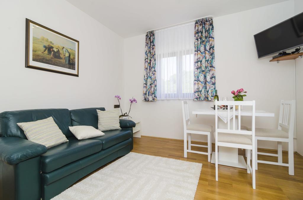 Apartment Nadine Okuklje Bagian luar foto
